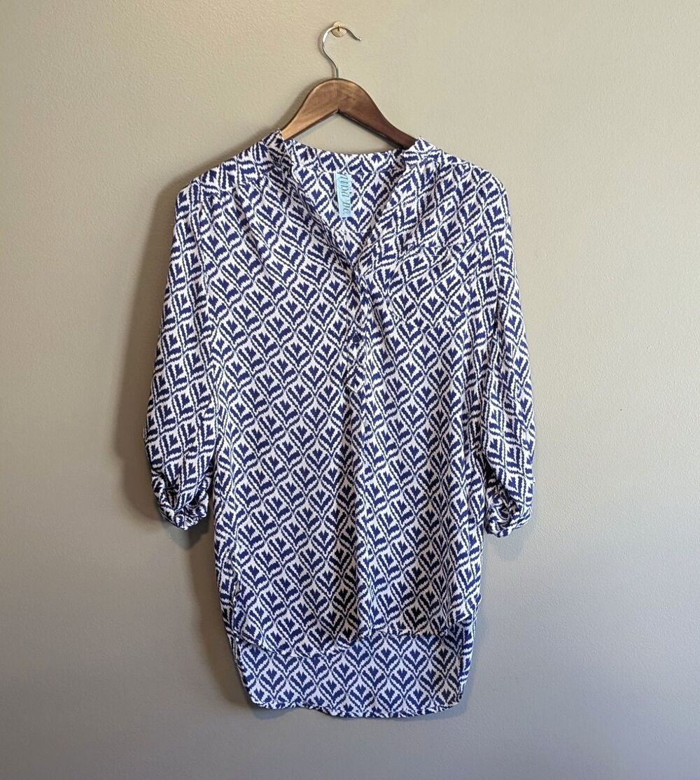 Dina Be Womens Small Blue White Geometric Print Pullover Blouse Lightweight Top